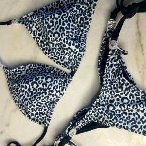 Cheetah posing / swim suit